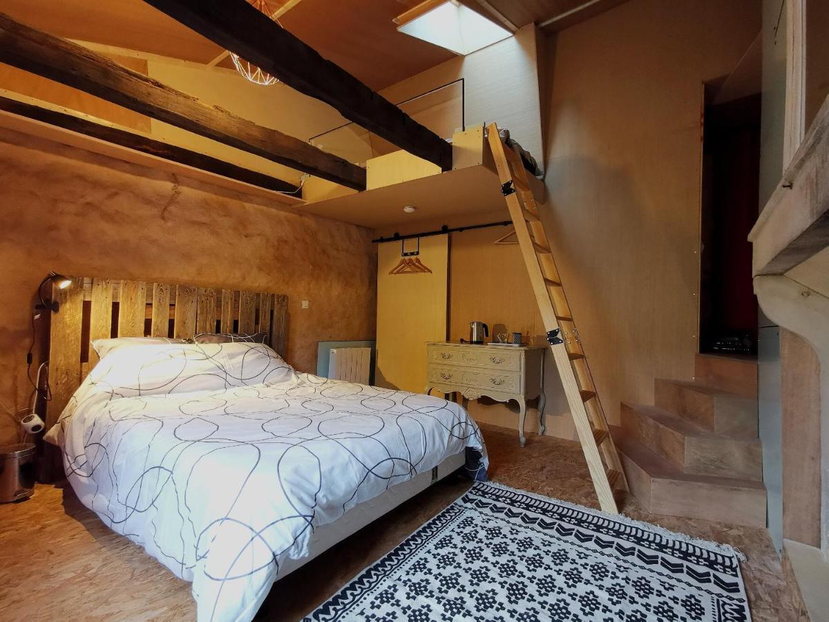 Chambres Des Forges Cellefrouin Екстериор снимка