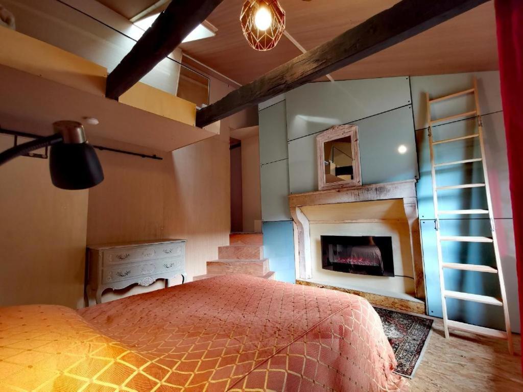 Chambres Des Forges Cellefrouin Екстериор снимка