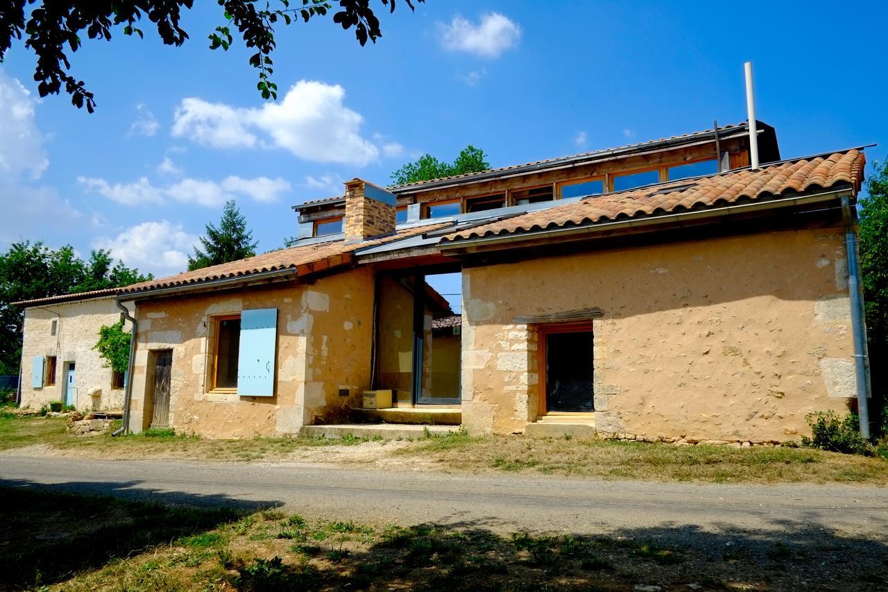 Chambres Des Forges Cellefrouin Екстериор снимка