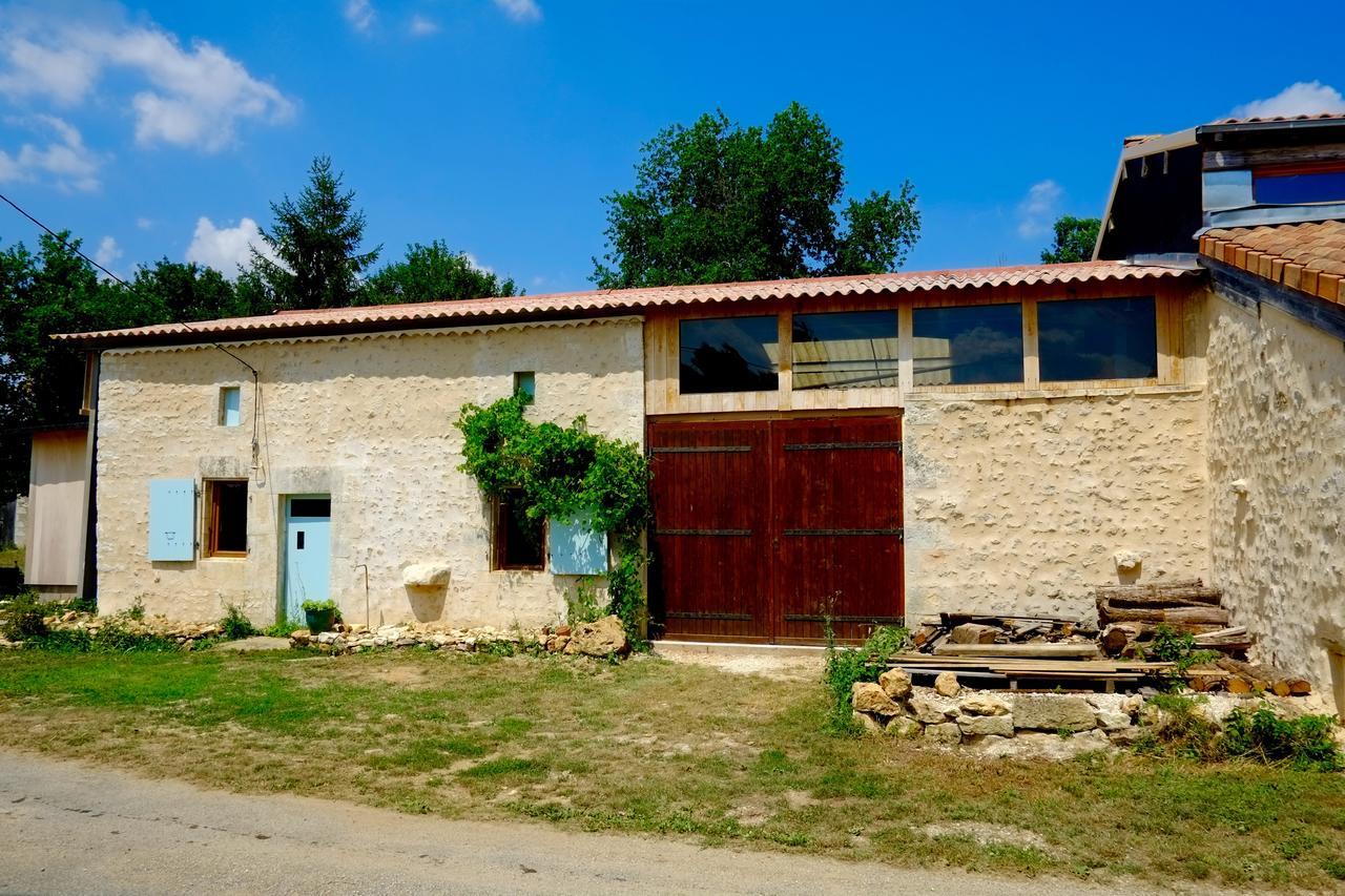Chambres Des Forges Cellefrouin Екстериор снимка