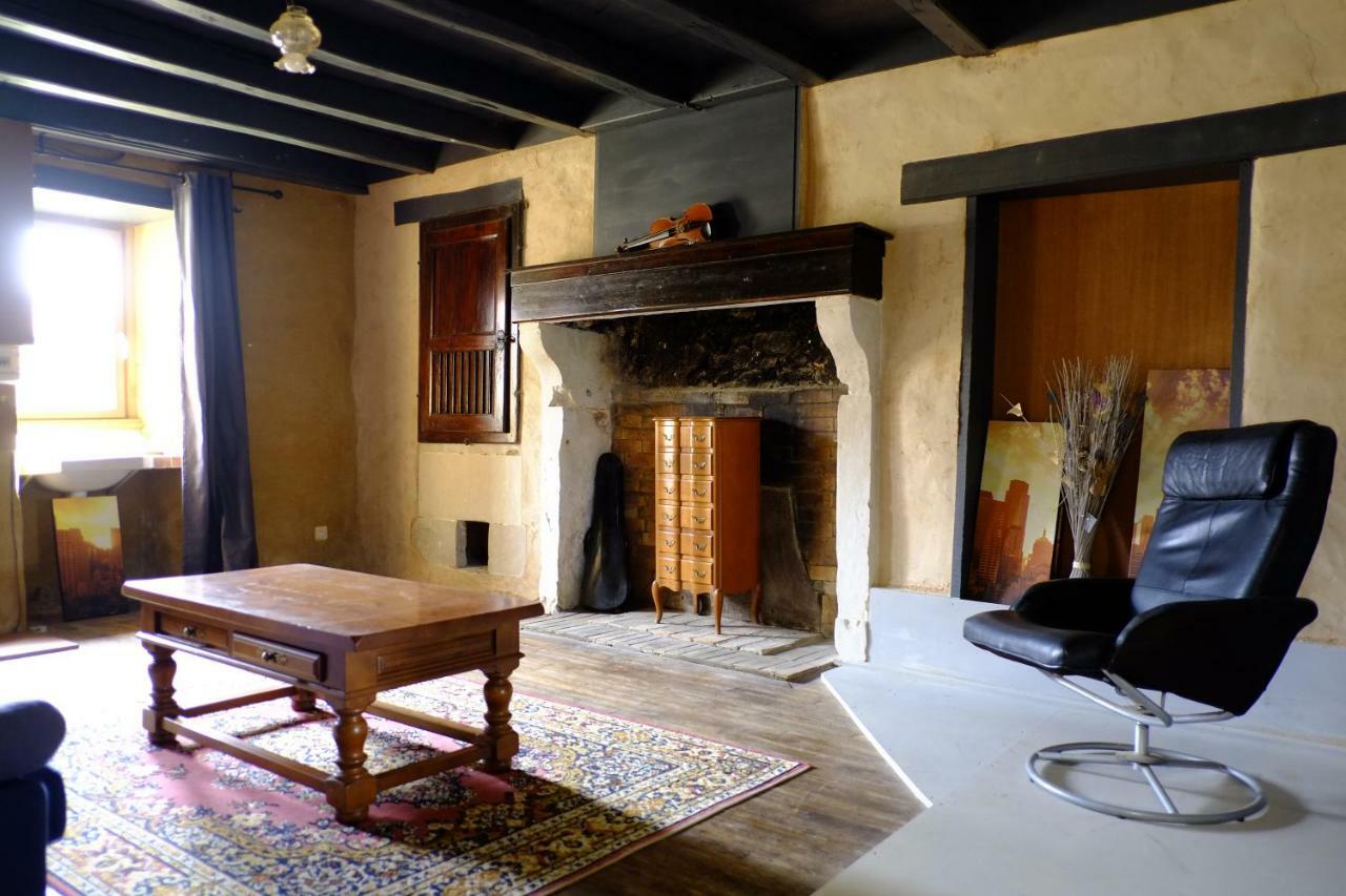 Chambres Des Forges Cellefrouin Екстериор снимка